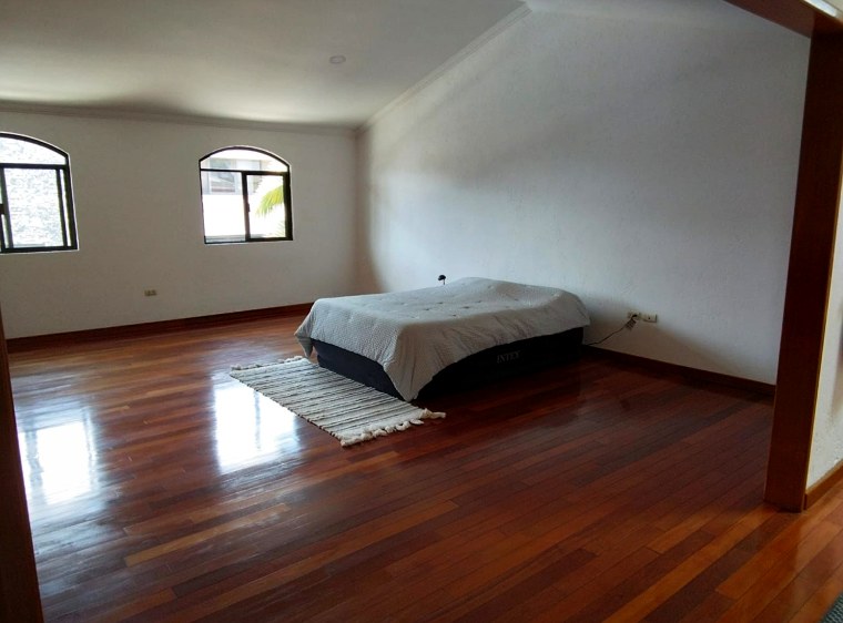Foto 6 de Residencia con jardín en La Escondida